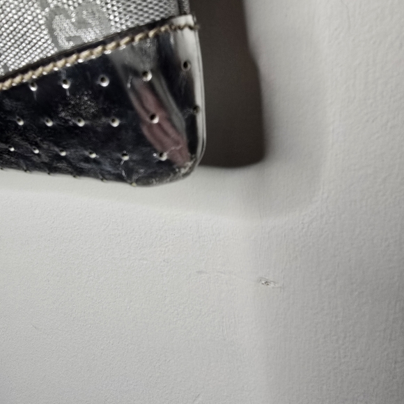 Gucci Silver Guccisima Crossbody Bag - Picture 6 of 16